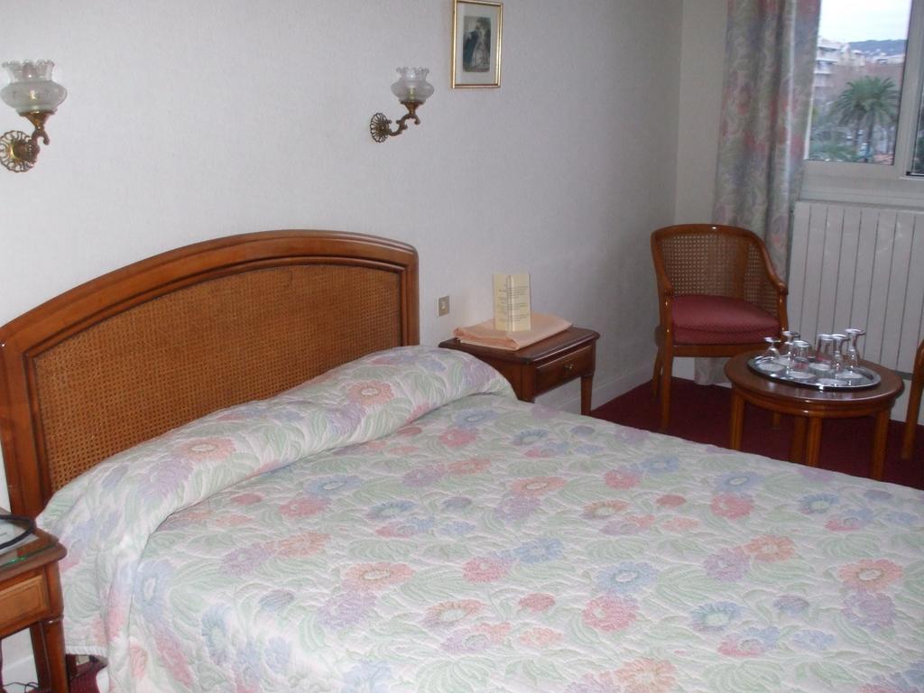 Hotel Aiglon Menton Værelse billede